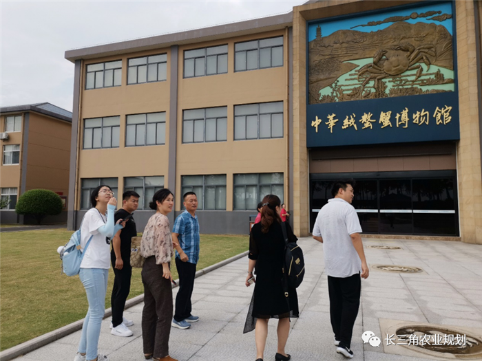 9月1日，中農(nóng)富通團(tuán)隊開啟了高淳區(qū)域內(nèi)現(xiàn)代農(nóng)業(yè)示范園的調(diào)研工作，此次高淳區(qū)農(nóng)業(yè)園區(qū)調(diào)研由中農(nóng)富通長三角農(nóng)業(yè)規(guī)劃科學(xué)研究所所長薛欣艷與中國農(nóng)業(yè)大學(xué)規(guī)劃研究所園區(qū)規(guī)劃部分管總工趙嬋璞帶隊。(圖4)