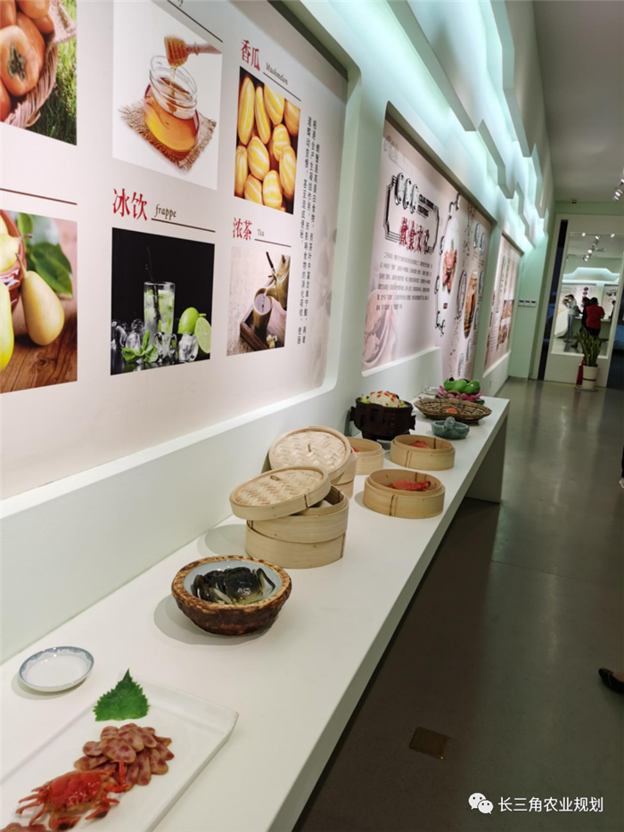 9月1日，中農(nóng)富通團(tuán)隊開啟了高淳區(qū)域內(nèi)現(xiàn)代農(nóng)業(yè)示范園的調(diào)研工作，此次高淳區(qū)農(nóng)業(yè)園區(qū)調(diào)研由中農(nóng)富通長三角農(nóng)業(yè)規(guī)劃科學(xué)研究所所長薛欣艷與中國農(nóng)業(yè)大學(xué)規(guī)劃研究所園區(qū)規(guī)劃部分管總工趙嬋璞帶隊。(圖6)
