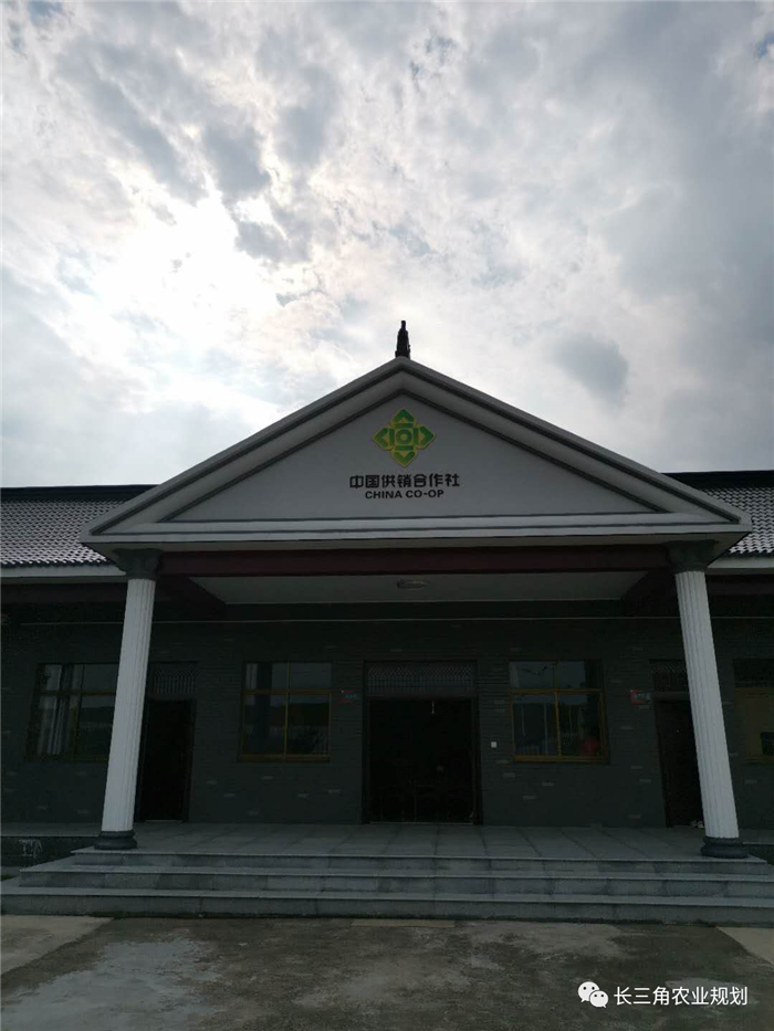 9月1日，中農(nóng)富通團(tuán)隊開啟了高淳區(qū)域內(nèi)現(xiàn)代農(nóng)業(yè)示范園的調(diào)研工作，此次高淳區(qū)農(nóng)業(yè)園區(qū)調(diào)研由中農(nóng)富通長三角農(nóng)業(yè)規(guī)劃科學(xué)研究所所長薛欣艷與中國農(nóng)業(yè)大學(xué)規(guī)劃研究所園區(qū)規(guī)劃部分管總工趙嬋璞帶隊。(圖10)