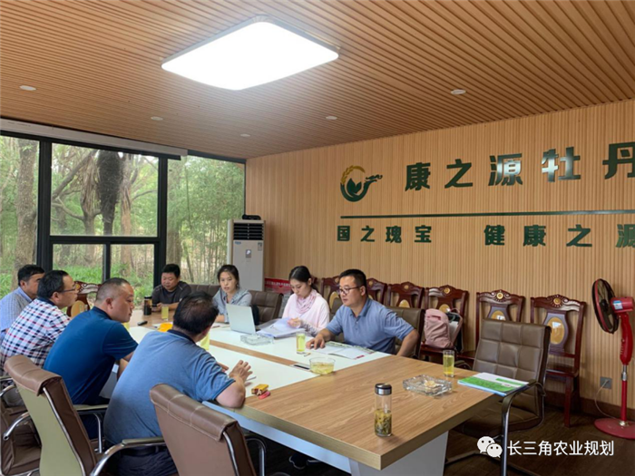 9月1日，中農(nóng)富通團(tuán)隊開啟了高淳區(qū)域內(nèi)現(xiàn)代農(nóng)業(yè)示范園的調(diào)研工作，此次高淳區(qū)農(nóng)業(yè)園區(qū)調(diào)研由中農(nóng)富通長三角農(nóng)業(yè)規(guī)劃科學(xué)研究所所長薛欣艷與中國農(nóng)業(yè)大學(xué)規(guī)劃研究所園區(qū)規(guī)劃部分管總工趙嬋璞帶隊。(圖11)