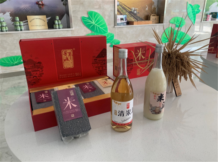 9月3日，中農(nóng)富通調(diào)研組兵分兩路對(duì)南京高淳區(qū)武家嘴現(xiàn)代農(nóng)業(yè)產(chǎn)業(yè)示范園區(qū)和棲霞區(qū)龍?zhí)冬F(xiàn)代農(nóng)業(yè)產(chǎn)業(yè)示范園區(qū)的調(diào)研工作。(圖22)